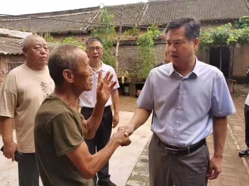 成人直播
到对口帮扶村开展走访调研